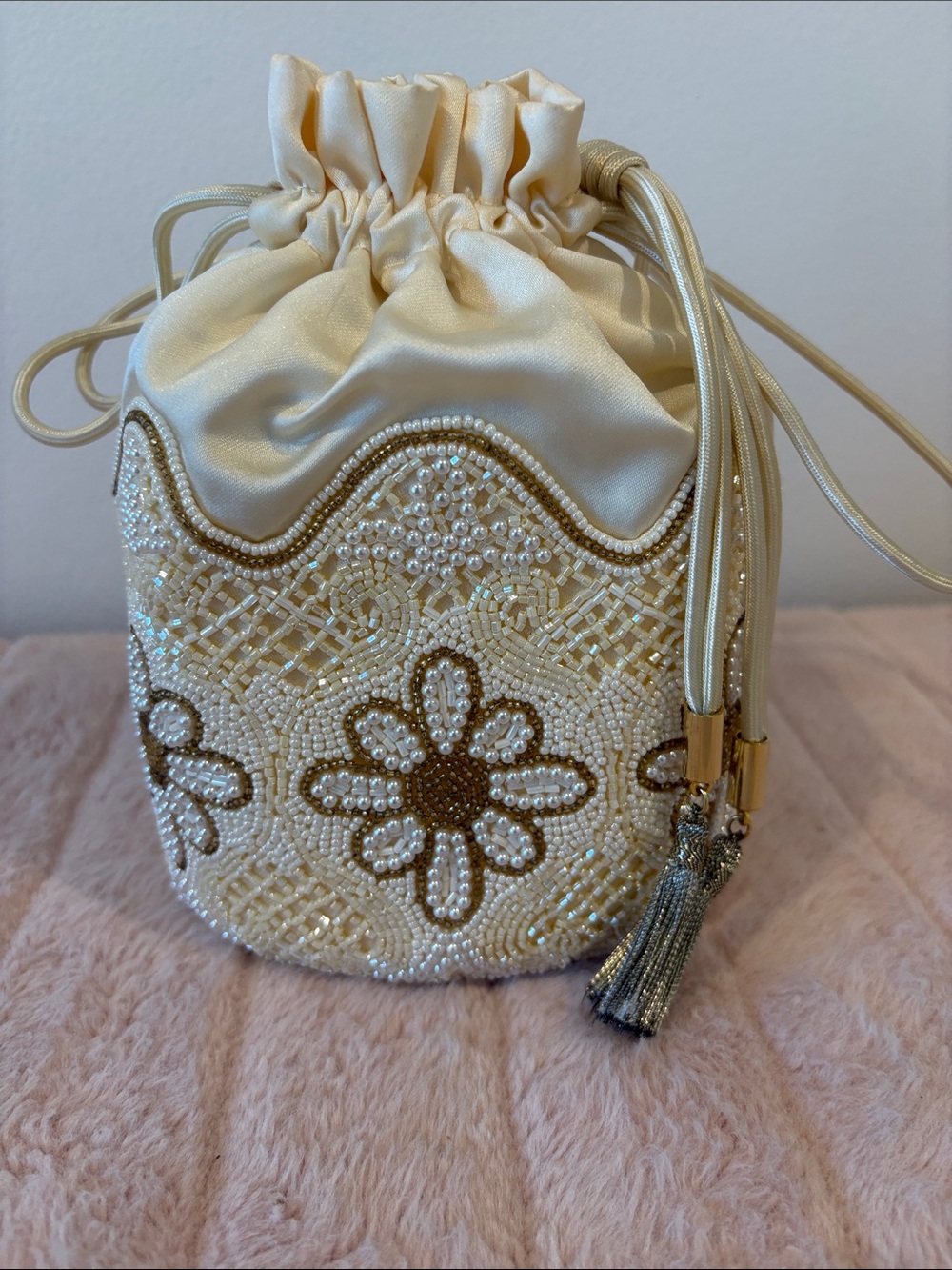 Vintage Elegant Cream Beaded Drawstring Evening Bag
